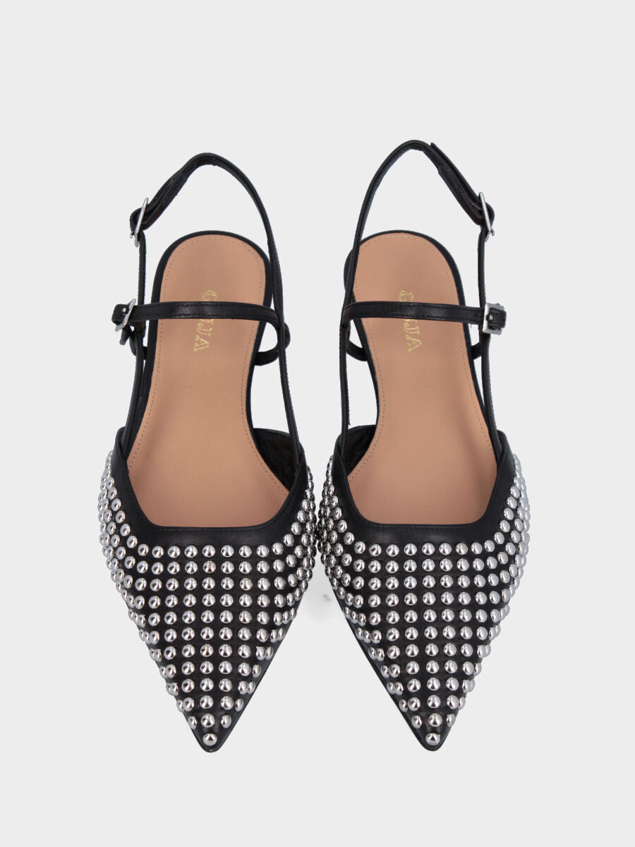 Slingback in nappa nera con borchie a pallini e tacco a piattino