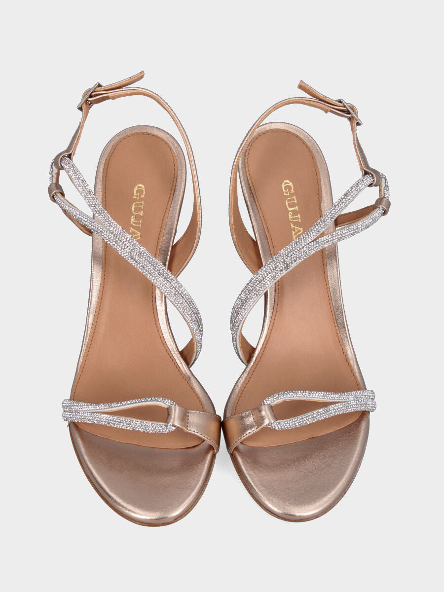 Sandalo in laminato beige con listini tubolari e tacco incavato