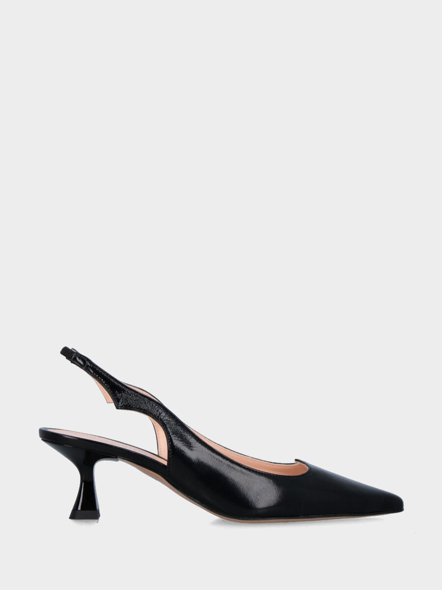 Slingback in verlux nero con scollo a cuore e cinturino sagomato