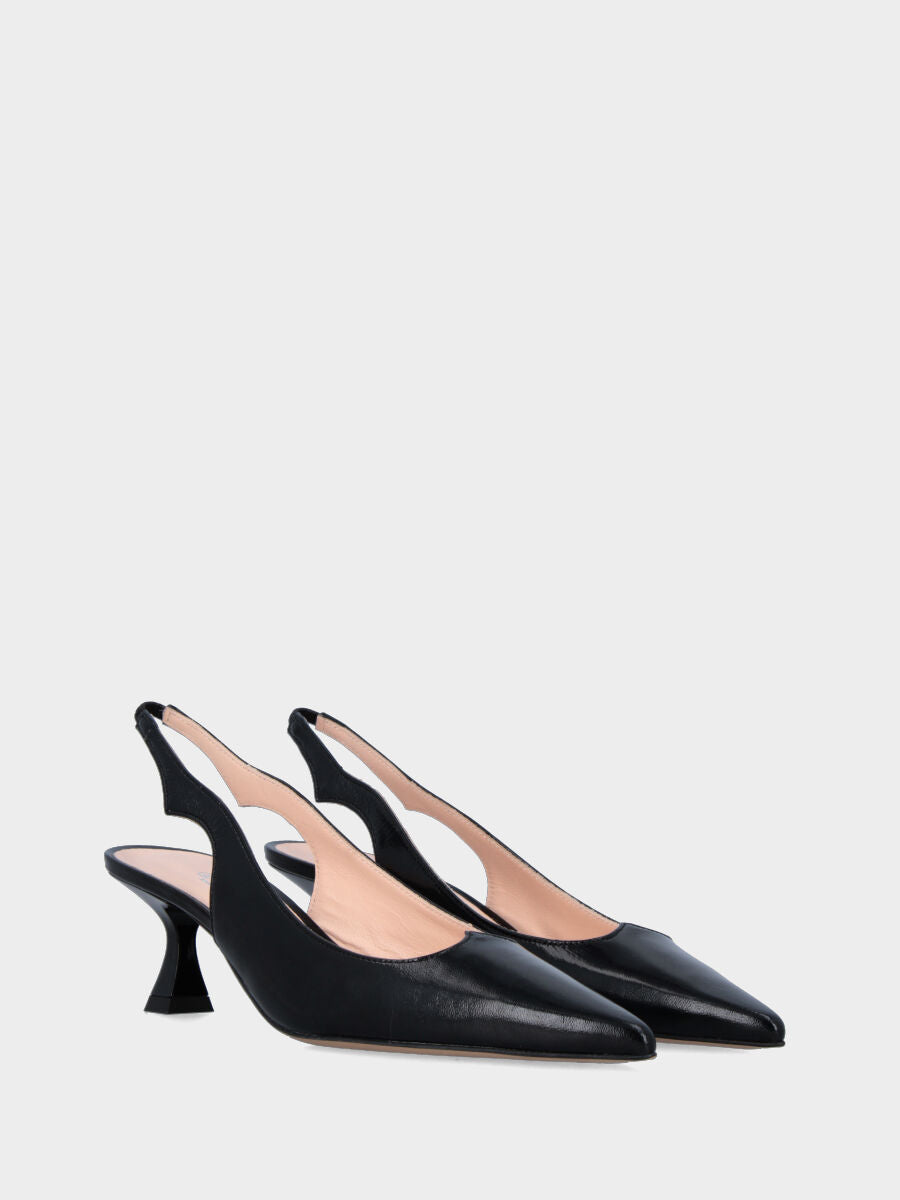 Slingback in verlux nero con scollo a cuore e cinturino sagomato