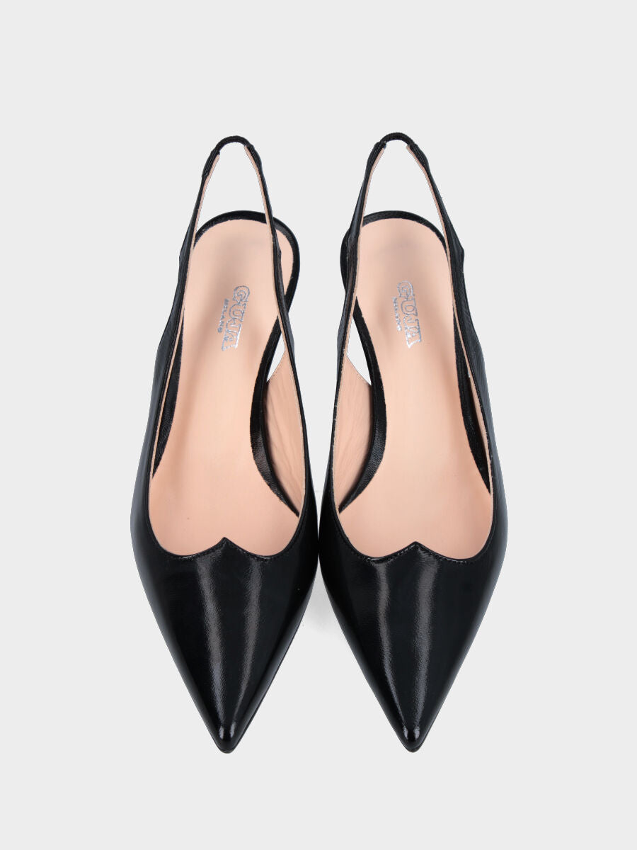 Slingback in verlux nero con scollo a cuore e cinturino sagomato