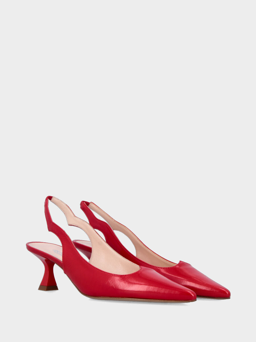 Slingback in verlux rosso con scollo a cuore e cinturino sagomato