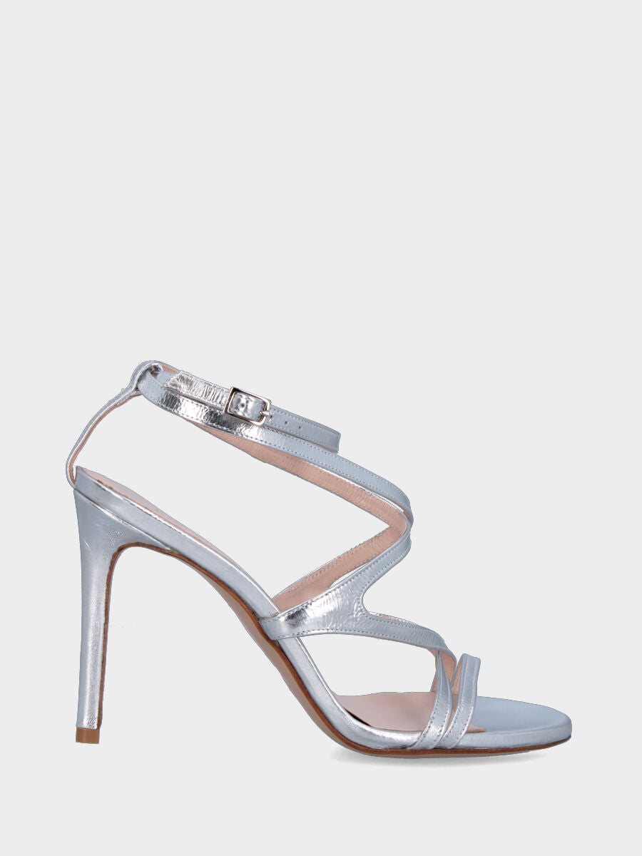 Sandalo in laminato argento con listini incrociati e tacco stiletto