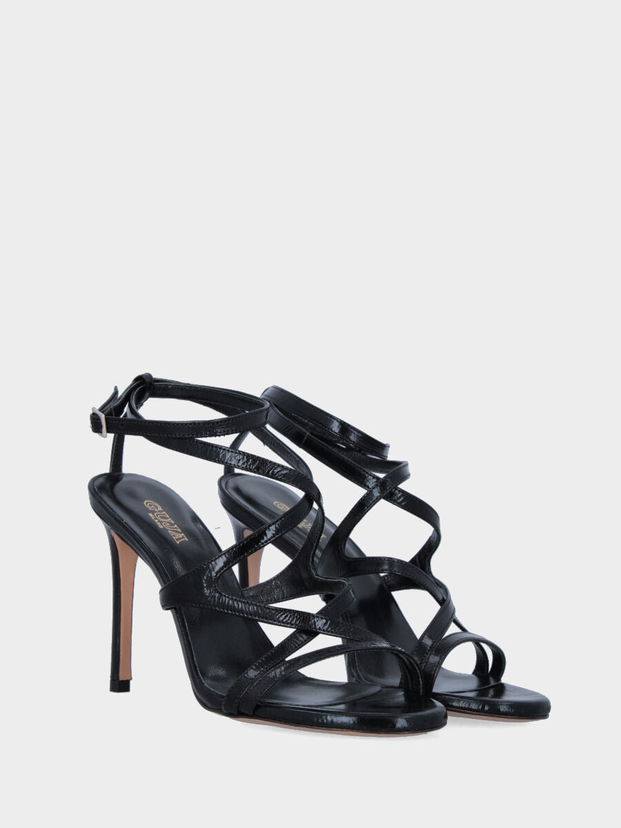 Sandalo in vernice nera con listini incrociati e tacco a coda