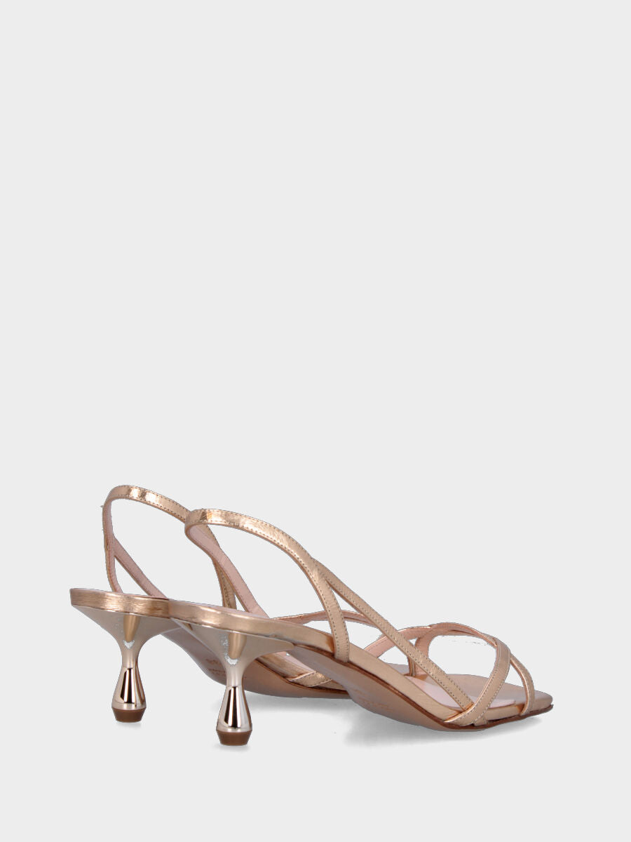 Sandalo in laminato beige con listini incrociati e tacco a calice