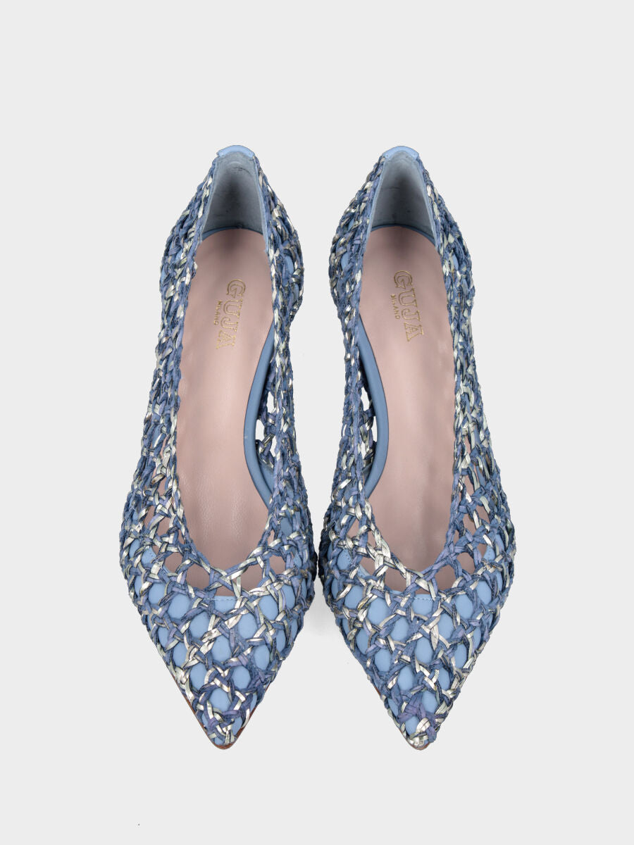 Décolleté in rafia celeste traforata con tacco a calice