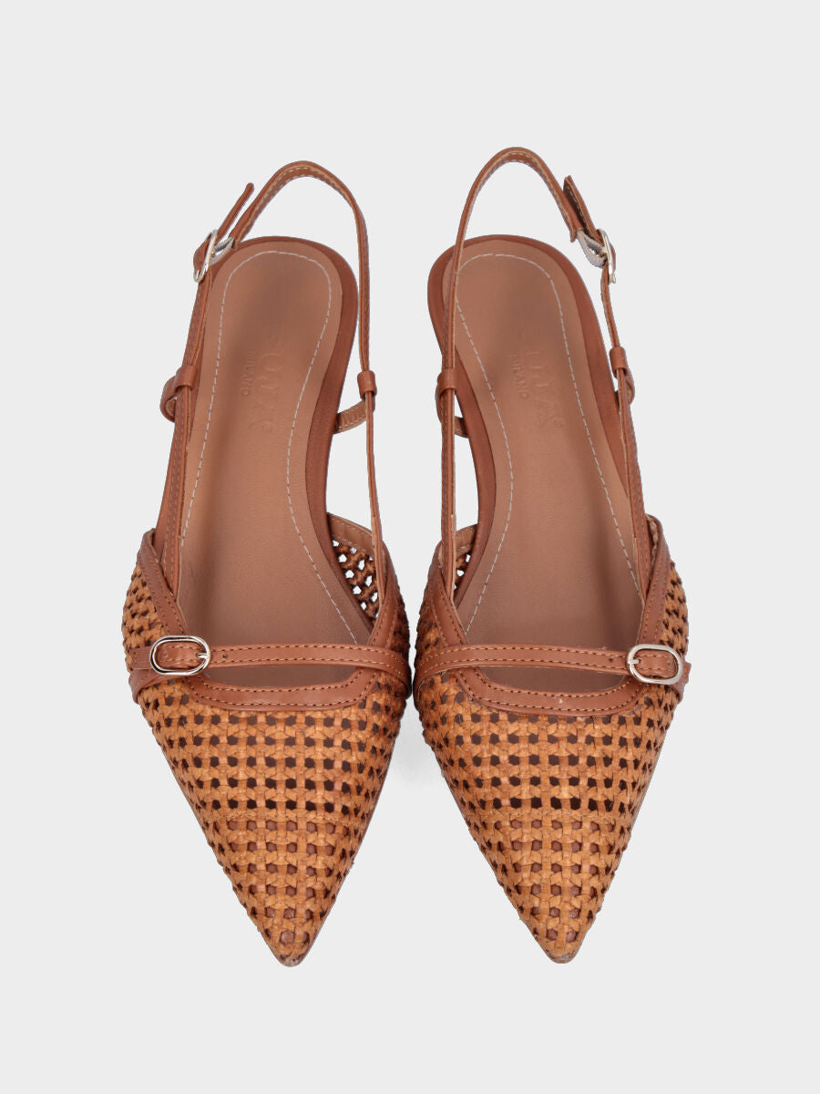 Slingback in rafia color cuoio con cinturino e tacco a coda