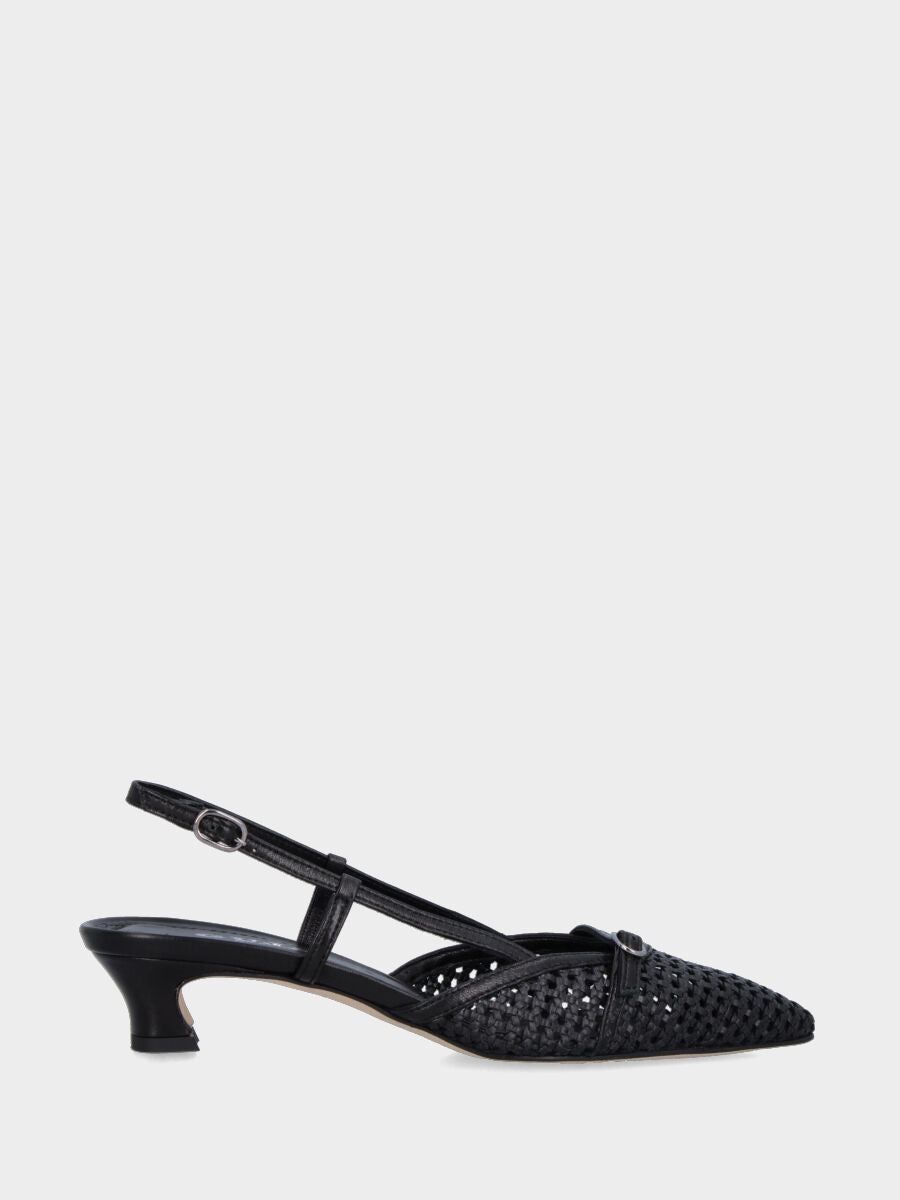 Slingback in rafia nera con cinturino e tacco a coda
