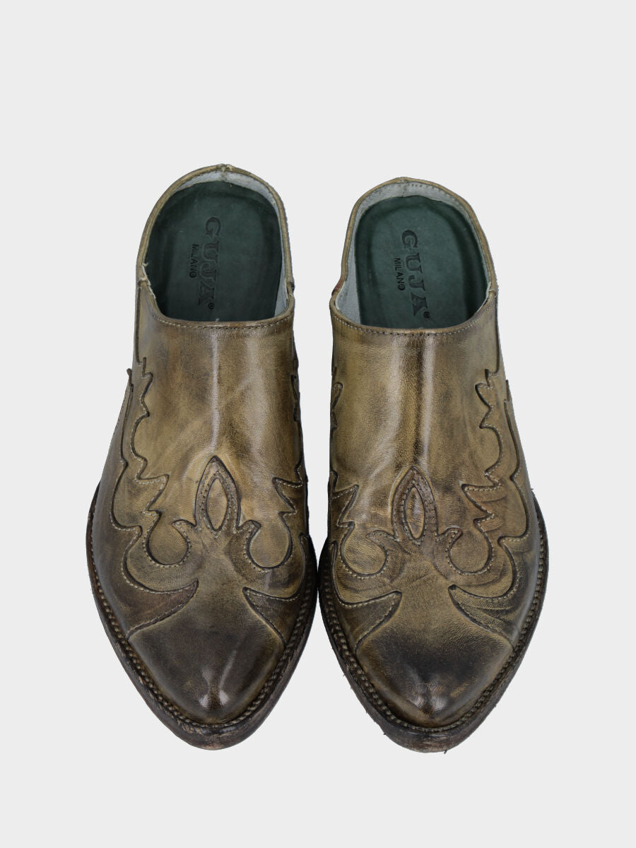 Camperos a sabot in vitello verde con intagli fiammati