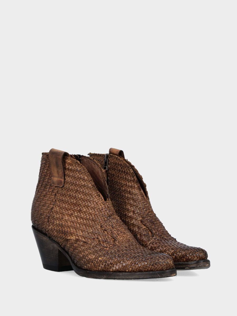 Camperos a tronchetto in vitello testa di moro con tomaia intrecciata