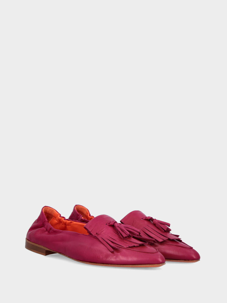 Mocassino in nappa ciliegia con frangia e nappine