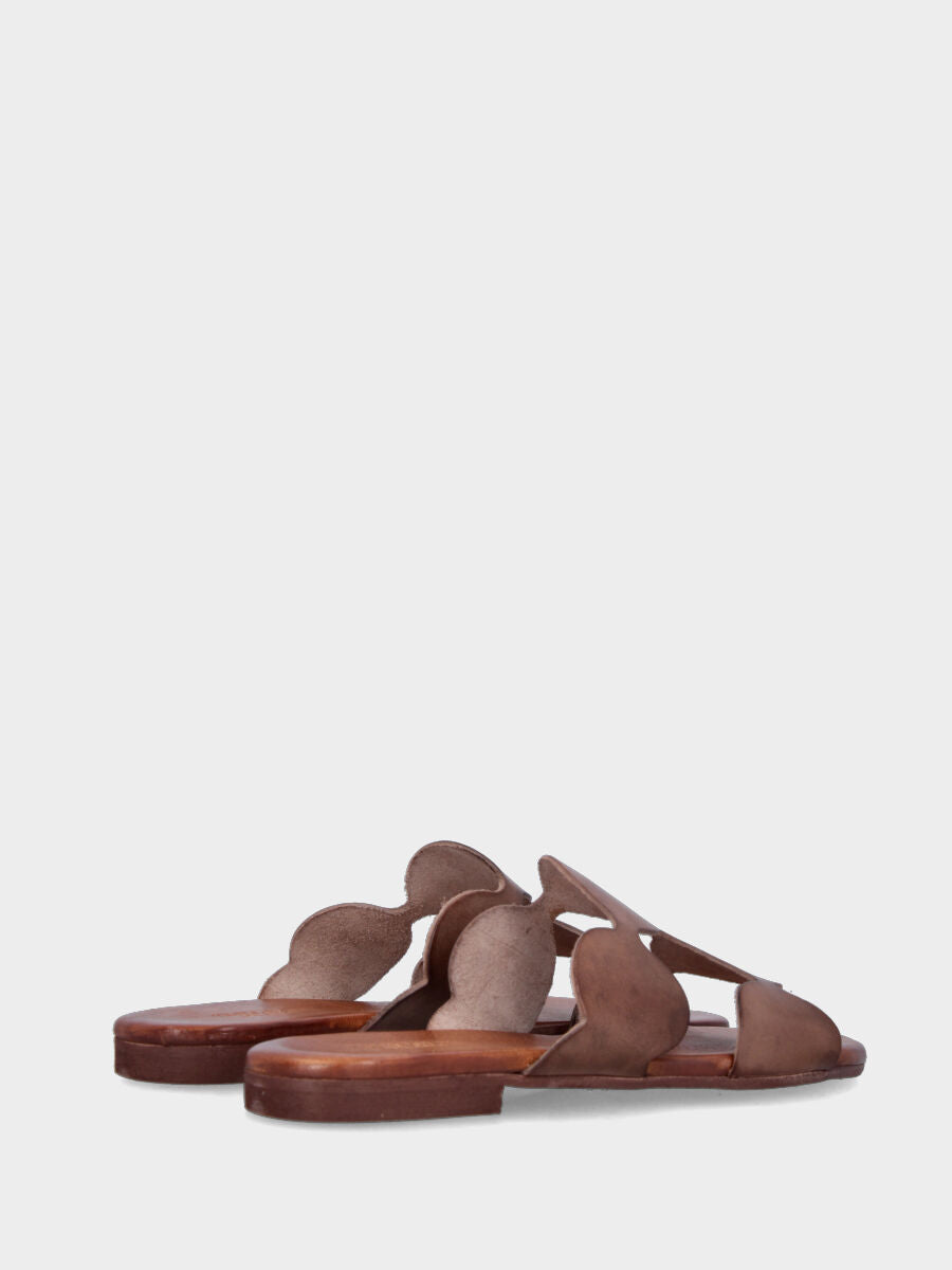 Ciabattine in vitello taupe con ovali decorativi