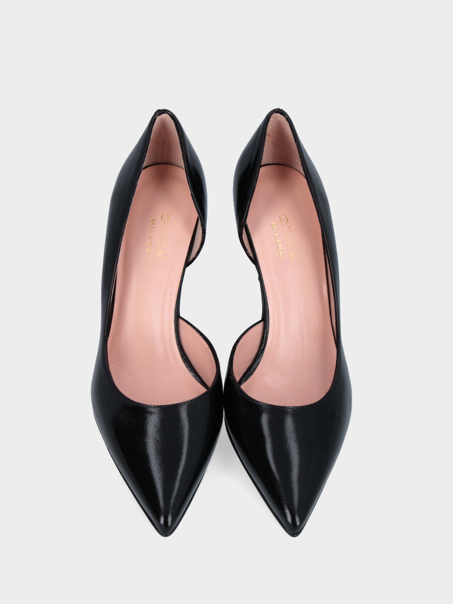 Décolleté in verlux nero con tacco a calice 80 mm e scollo asimmetrico