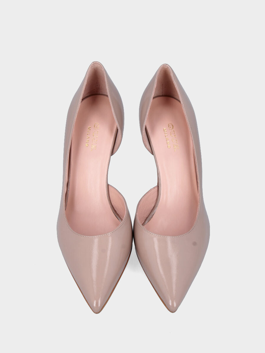 Décolleté in verlux beige con tacco a calice 80 mm e scollo asimmetrico