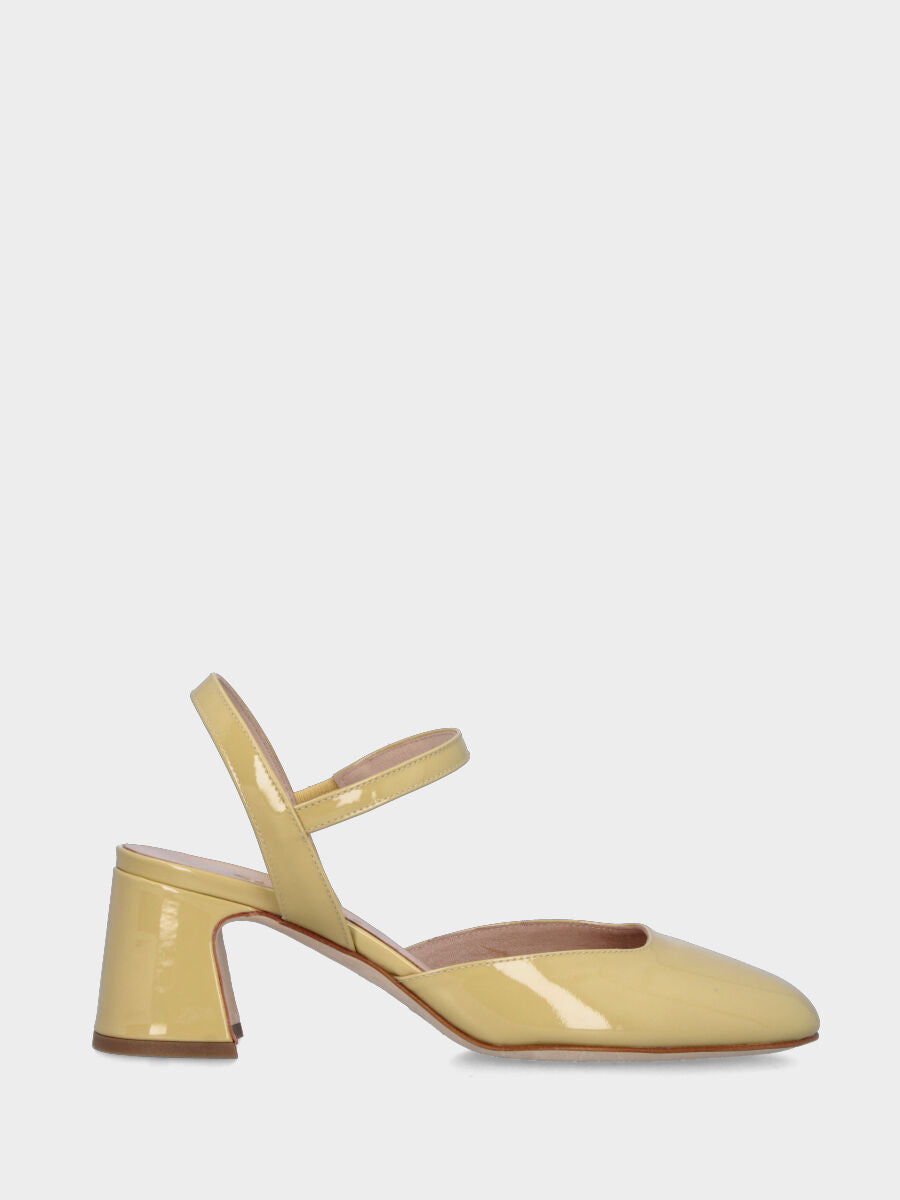 Slingback in vernice gialla con punta quadrata e cinturino elasticizzato