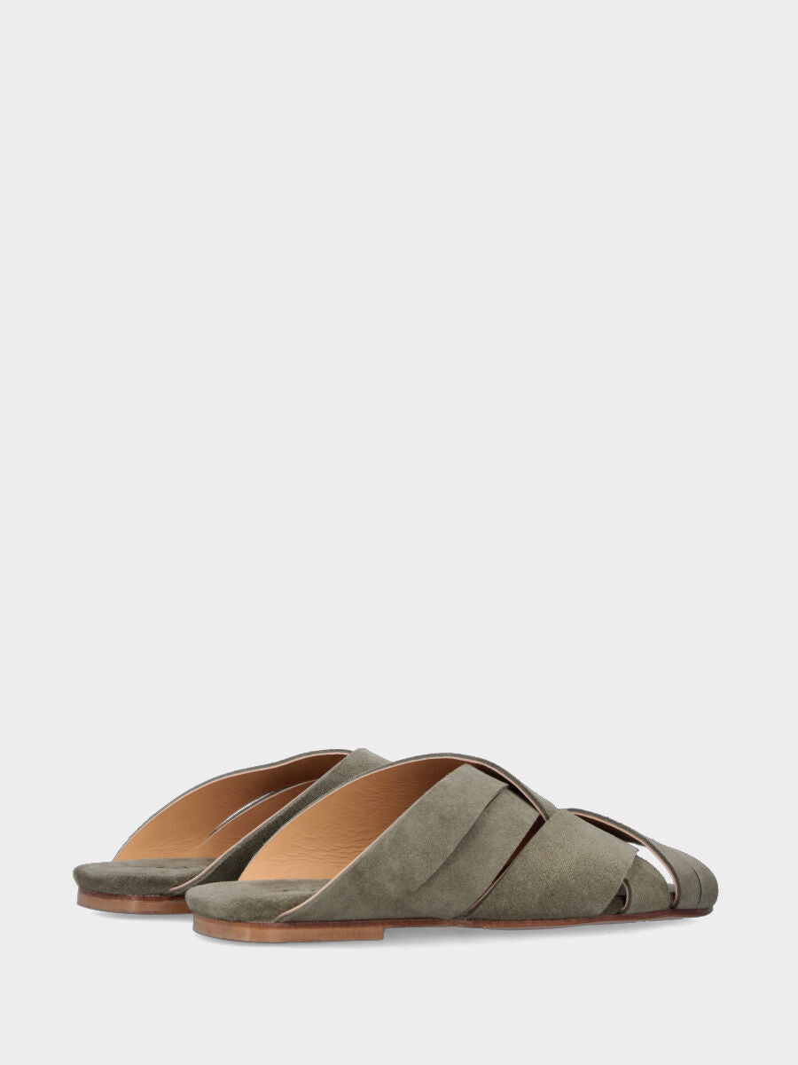 Ciabatta in velour verde con fasce alternate lisce e intagliate