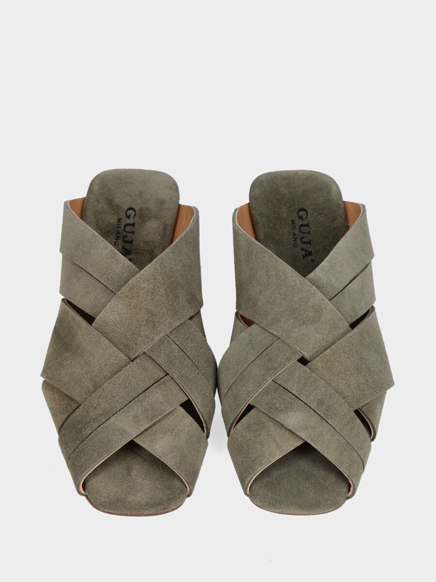 Ciabatta in velour verde con fasce alternate lisce e intagliate