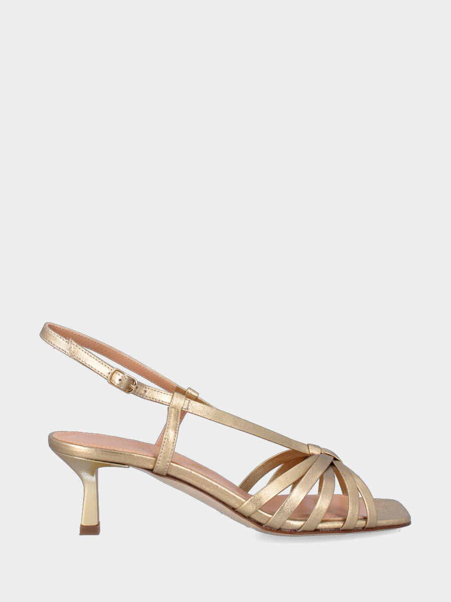 Sandalo in laminato oro con punta quadrata e tacco a calice