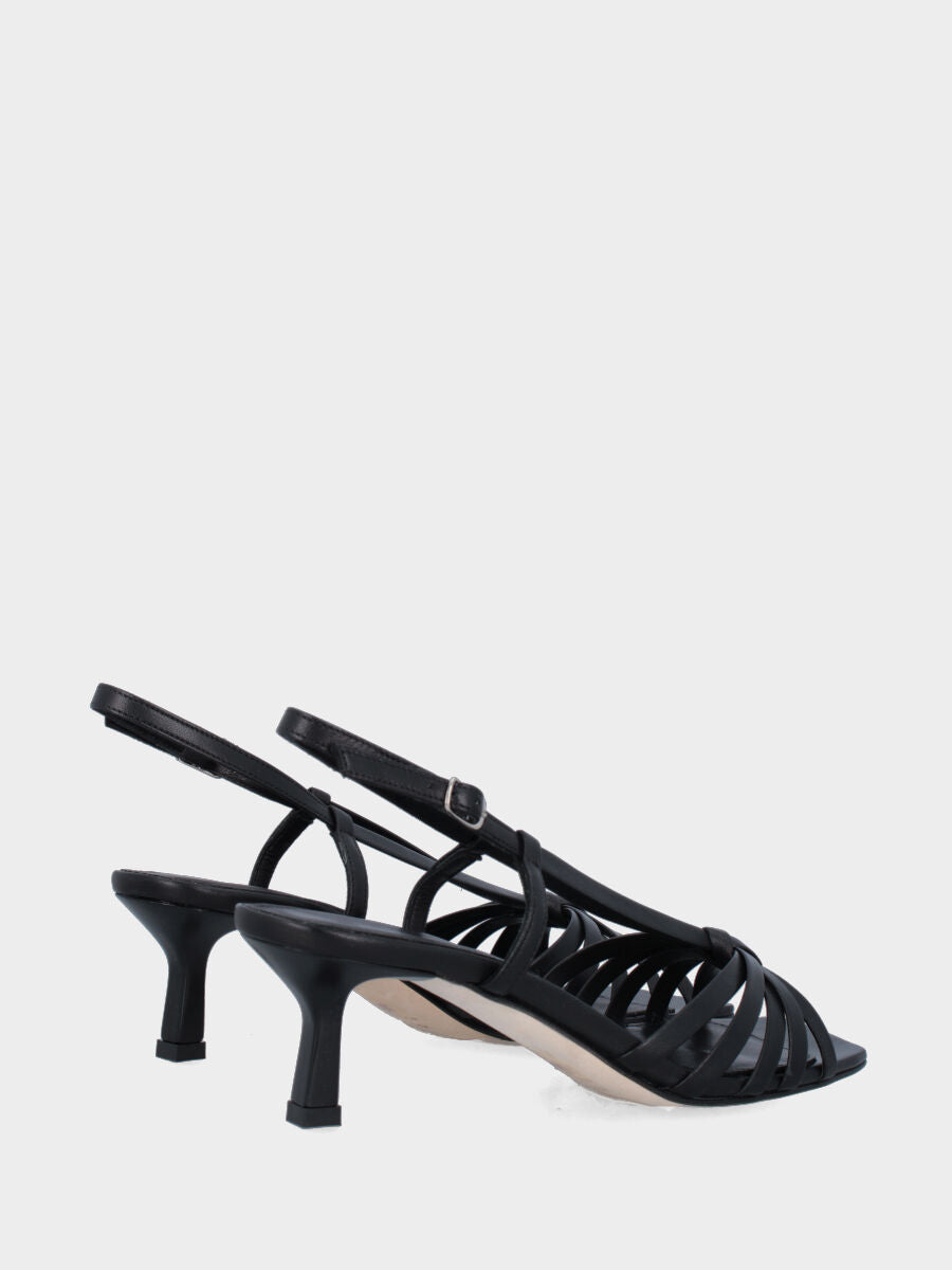 Sandalo in nappa nera con punta quadrata e tacco a calice