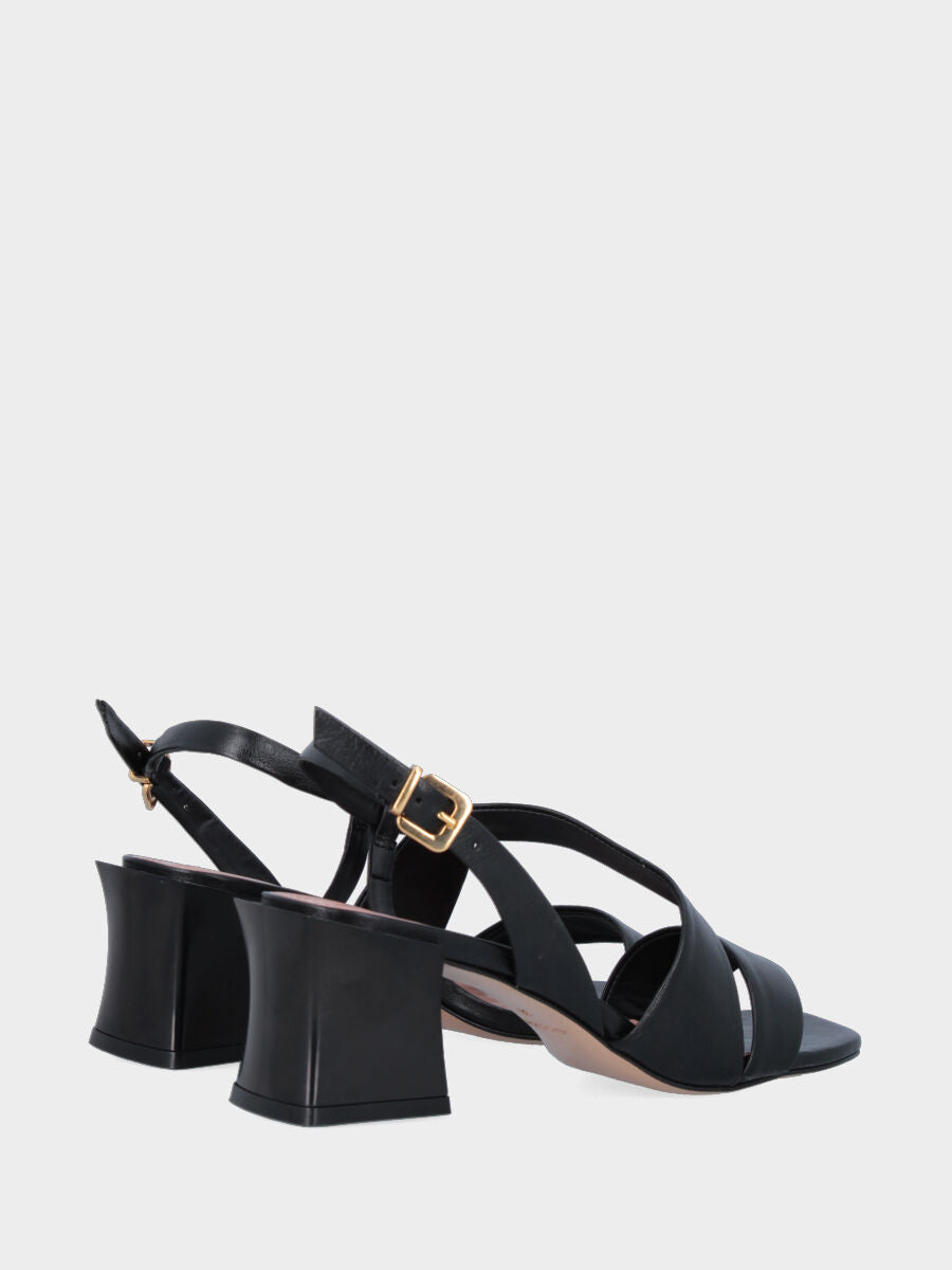 Sandalo in vitello nero con fasce asimmetriche