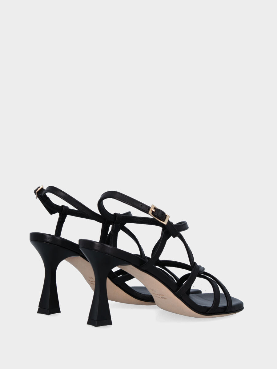 Sandalo in nappa nera con tacco incavato e listini incrociati