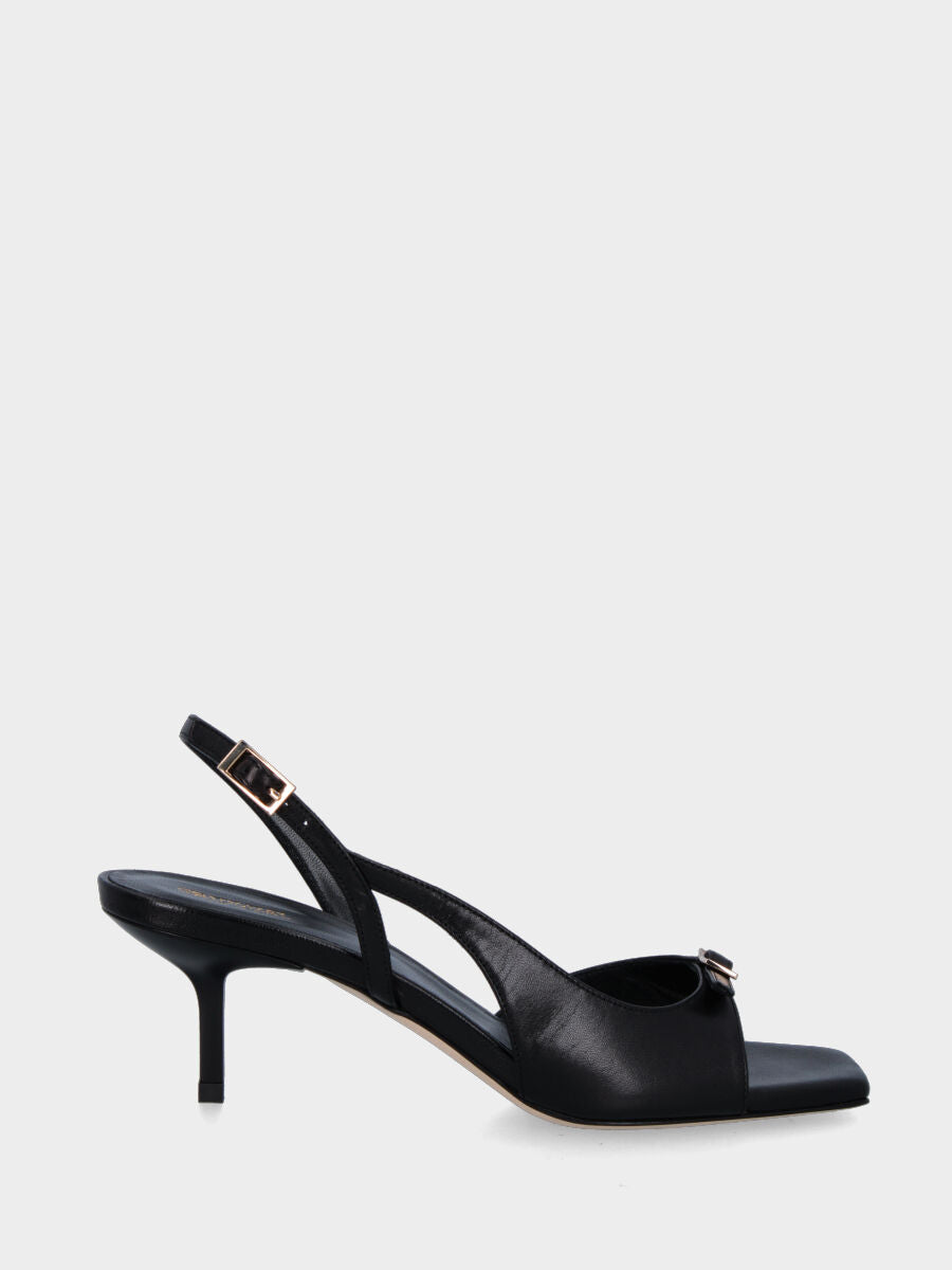 Sandalo in nappa nera con listino incrociato e suola in cuoio