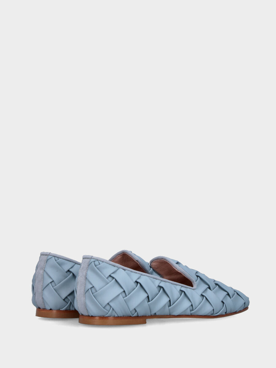 Pantofolina in nappa celeste con fascette tubolari intrecciate