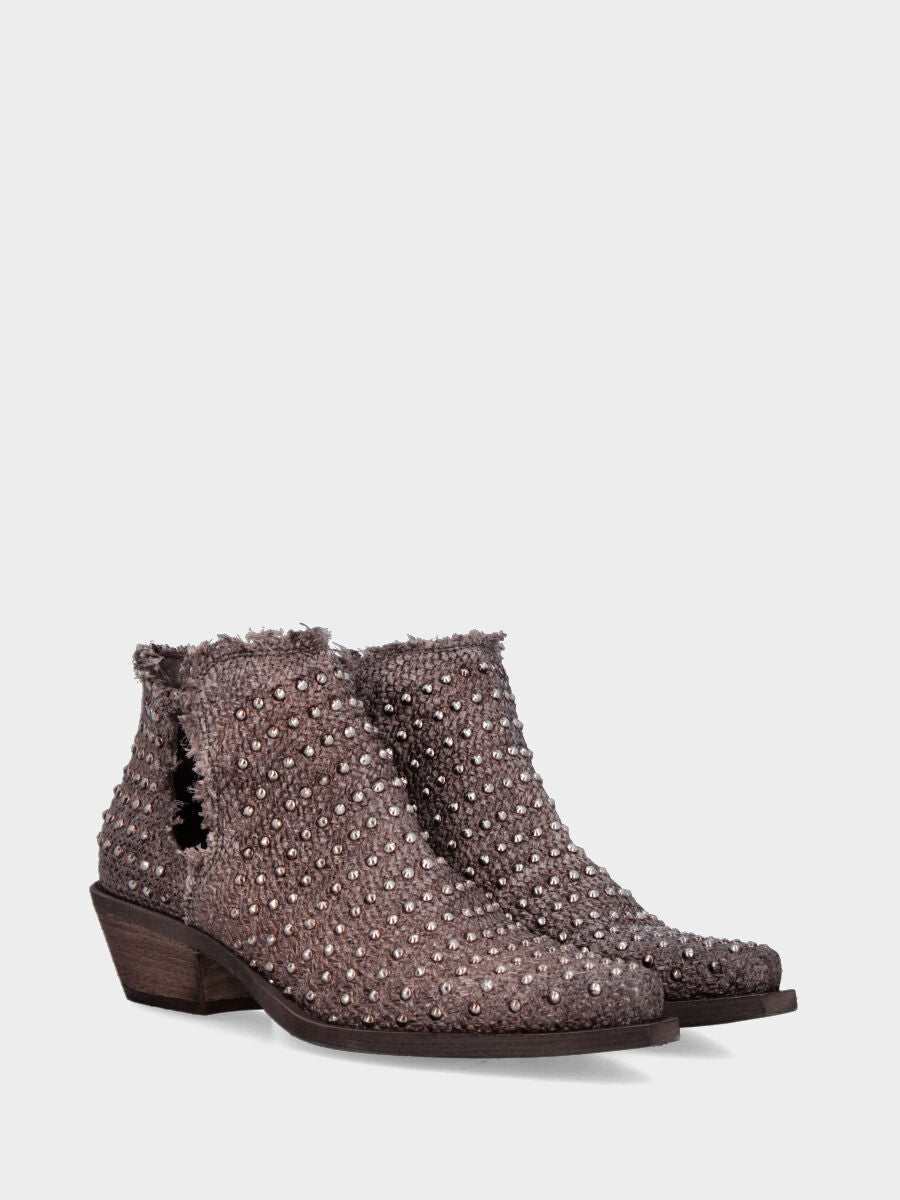 Camperos in rafia testa di moro con borchie e aperture laterali