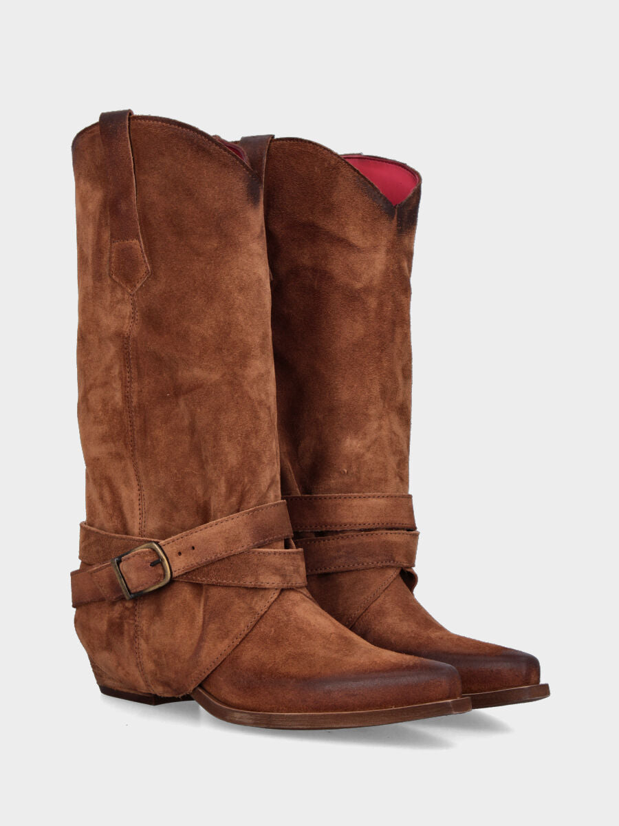 Camperos in camoscio marrone con risvolto lungo il gambale